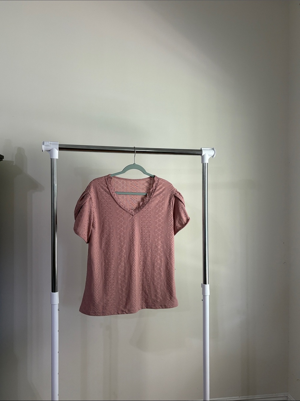Women's V-Neck Short Sleeve Top in Dusty Rose